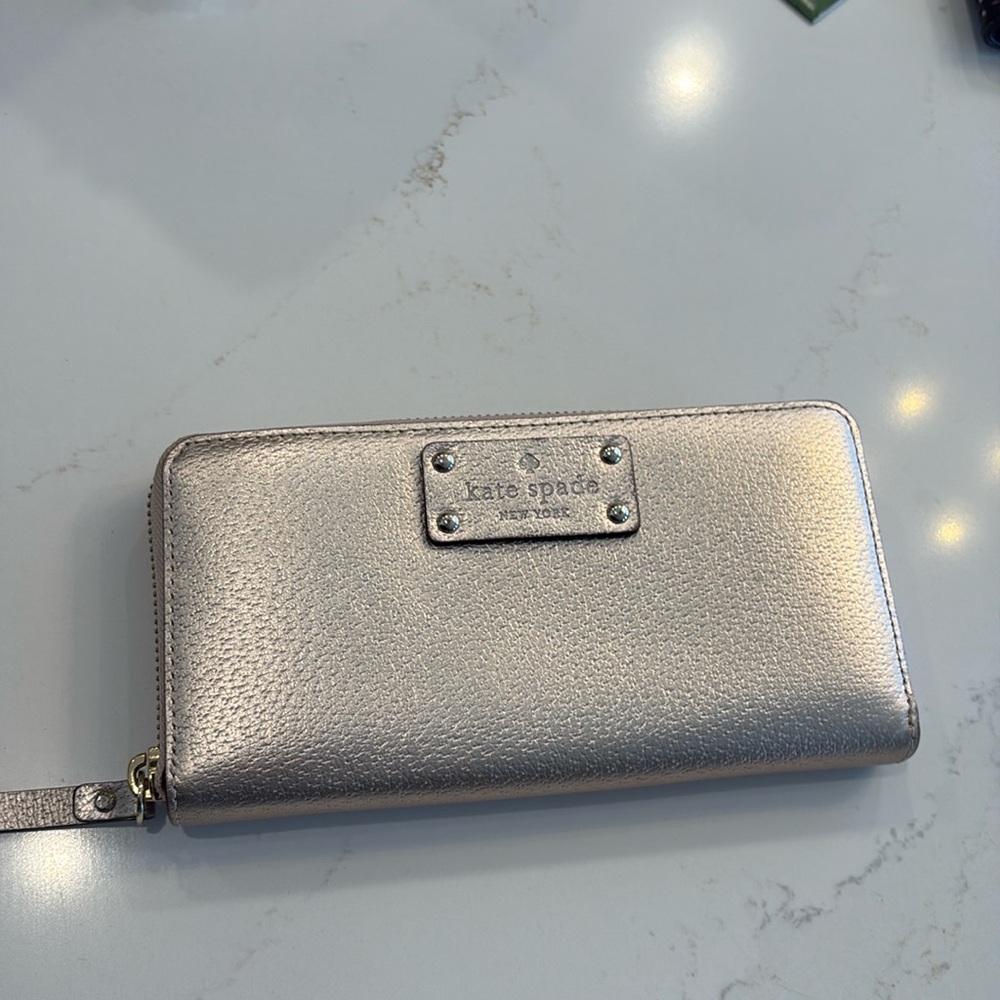 Kate Spade ♠️ gold leather zip up wallet
